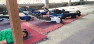 3 Yoga Shalbhasan